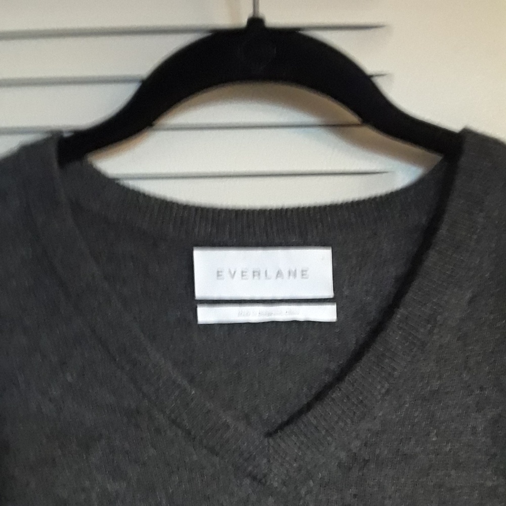 EVERLANE 100% CASHMERE V-NECK SWEATER S